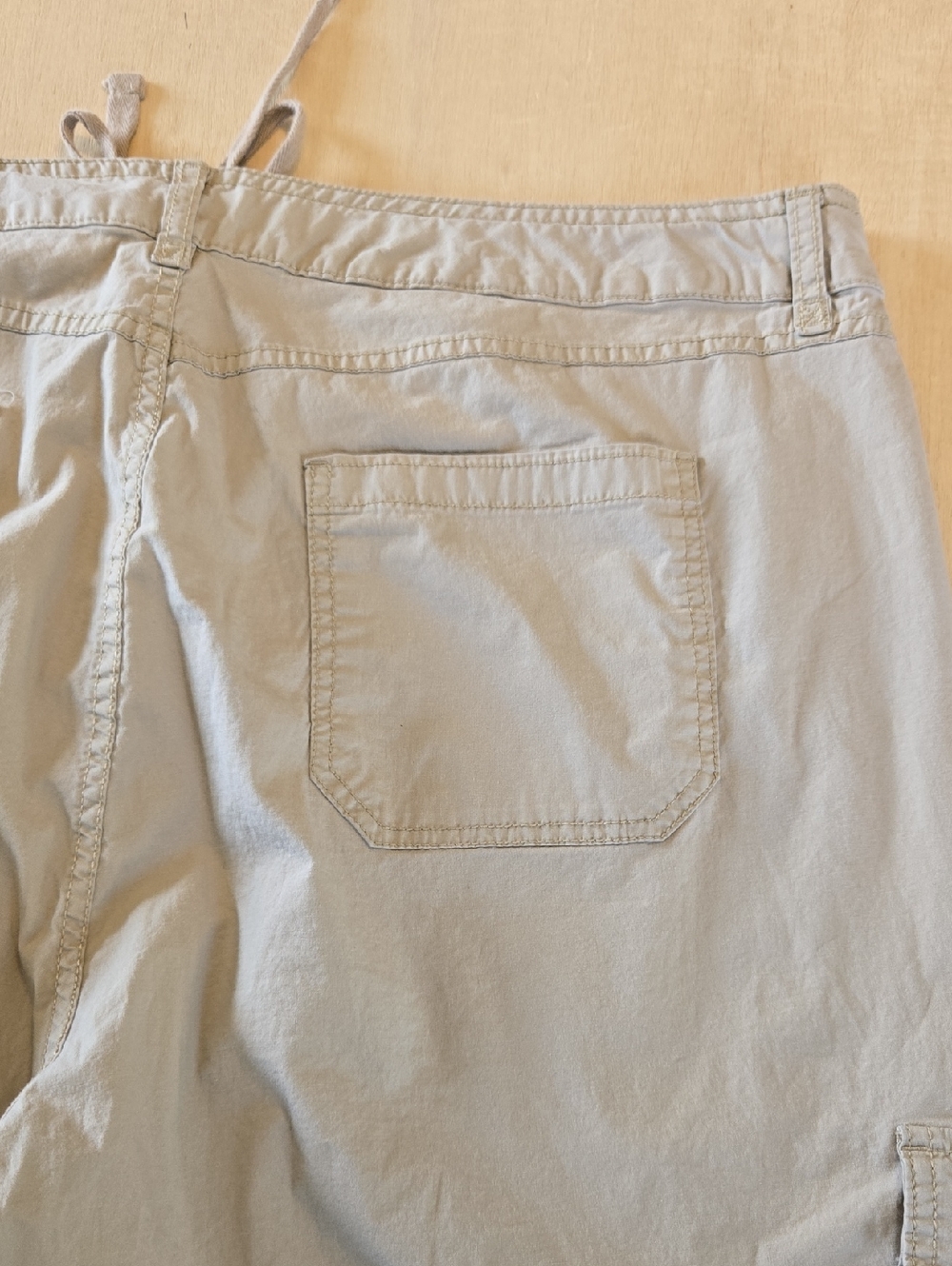 PA20 St John's Bay Taupe Cargo Capris Sz 22W Stretch Tie Cuff Zip Fly Drawstring - Picture 5 of 11